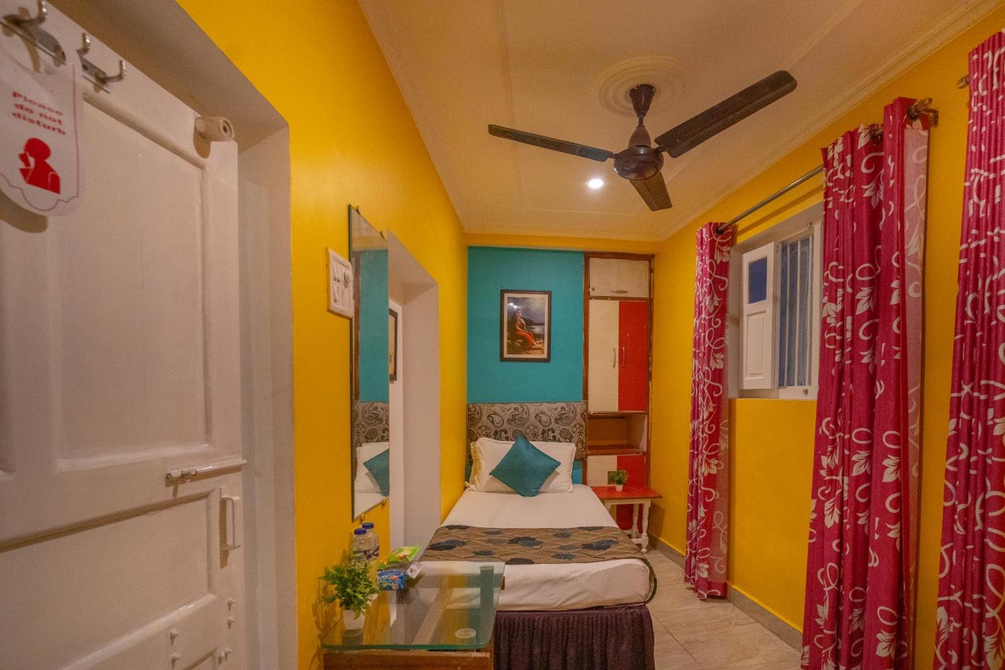 Tara Guest House Varanasi Exteriör bild